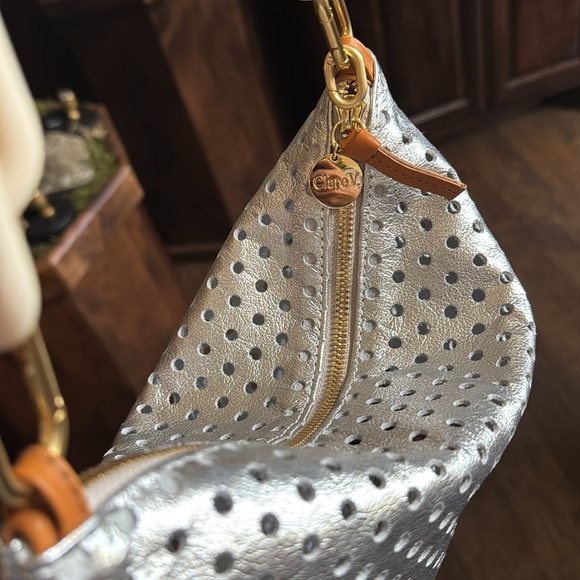 CLARE V. flat clutch with tabs in silver. Sold out on Clare V. Site. - Picture 9 of 14